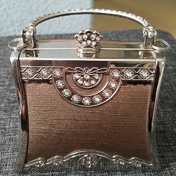 NWOT ELEGANT SMALL EVENING BAG - Picture 6 of 7